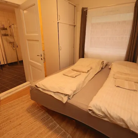 Small With Double Bed *